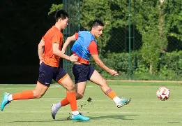 美高梅中国官网-集结日山东泰山调整名单以备中超，队长鼓劲环节打磨，赛场秩序良好，团队化学反应显著